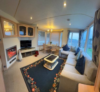 Spacious lounge diner